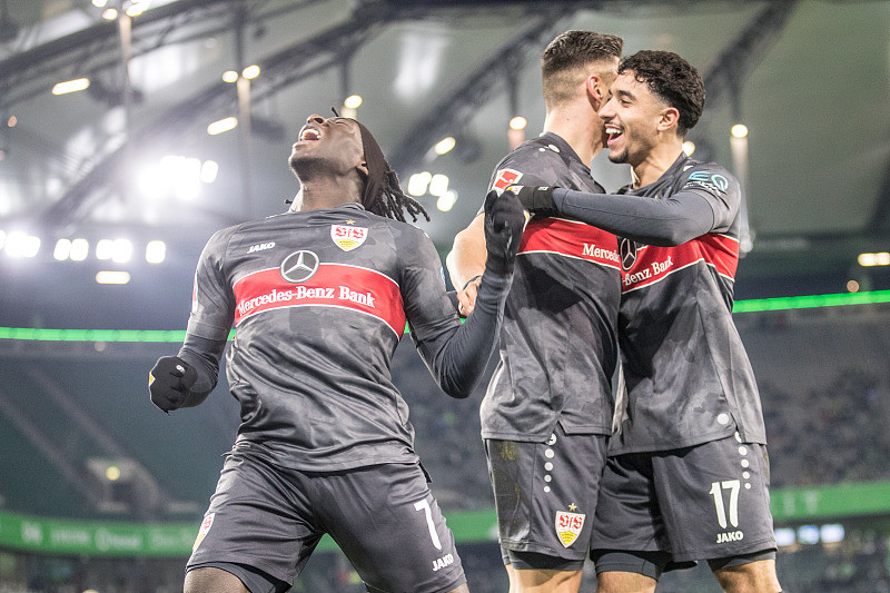 九游网页版-斯图加特国际比赛日状态回暖，志在荷甲名次提升，气氛紧张，年轻球员得到机会的简单介绍-九游网页版